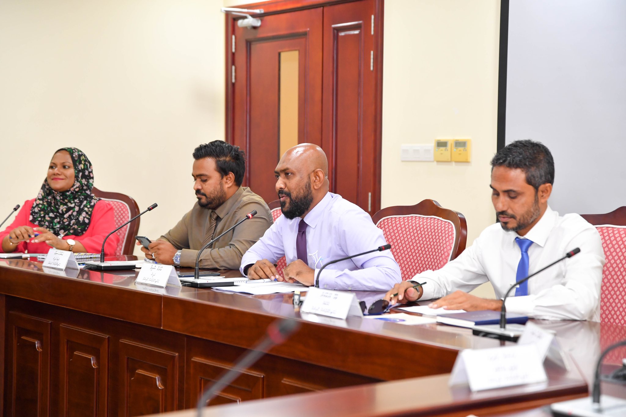 ބޮޑު ޚިޔާނާތުން މަންފާވި މީހުންގެ މައްސަލައާއި , ރަށްތަކުގެ ހަމަ އަގު ހޯދުމުގެ މައްސަލަ ކުރިއަށް ގެންދާނީ އެކުއެކީގައި – އޭސީސީ