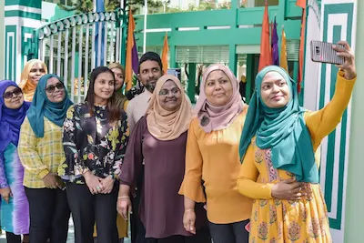 ޓީޗަރުންނަށް ވަޒީފާގެ ކުރިއެރުން ނުލިބޭތީ ޤާނޫނީ އެހީތެރިކަން ހިލޭ ފޯރުކޮށްދެނީ