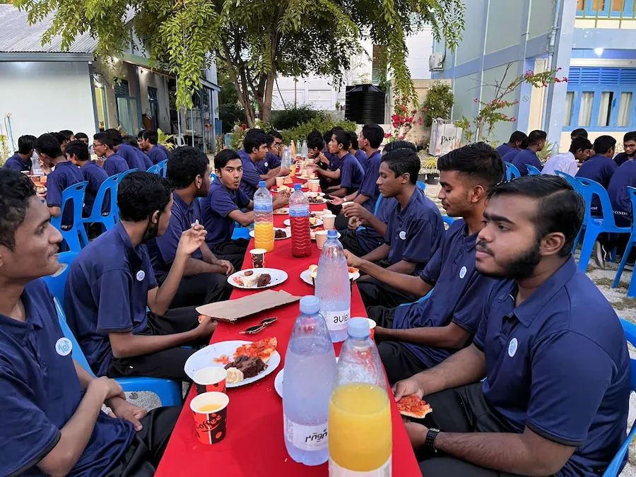 ގދ. އަތޮޅު ތަޢުލީމީ މަރުކަޒުގެ ދަރިވަރުންނާއި މުވައްޒަފުންގެ ރޯދަ ވީއްލުން މިއަދު ސްކޫލުގެ ހިތްގައިމު މާހައުލުން