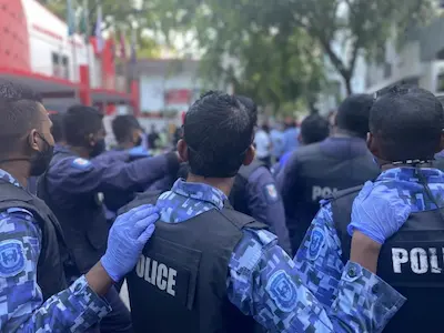 ހުޅުމާލޭގައި ފުލުހަކަށް ކޯރާޑިއަކުން ހަމަލާދިން މައްސަލައެއް ބަލަން ފަށައިފި
