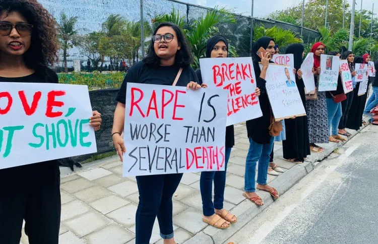 ދަރިފުޅަށް ޖިންސީ ގޯނާ ކުރީ މަންމަގެ ލޯބިވެރިޔާ