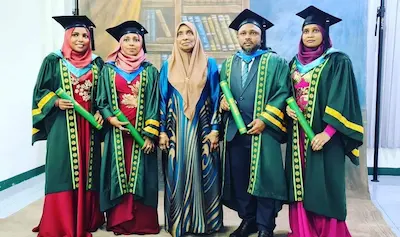 ހަތަރު ދަރިން އެއްފަހަރާ ދަސްވެނިވުން އެއީ ލިބުނު ބޮޑު ޝަރަފެއް