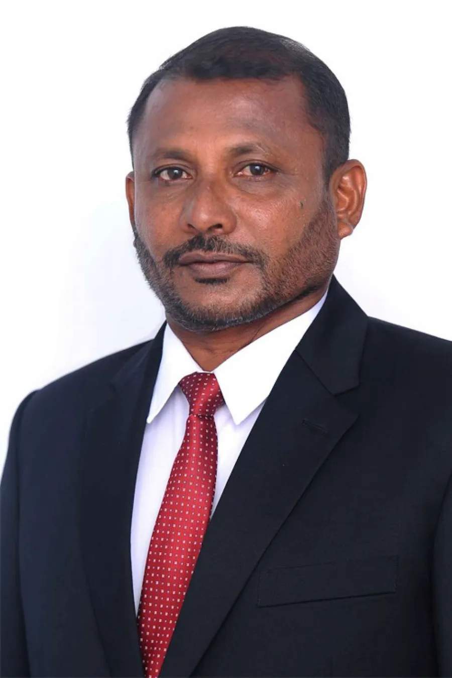 ސްޓޭޓް މިނިސްޓަރު އަހުމަދު ރިޔާޒް ސަސްޕެންޑްކޮށްފި