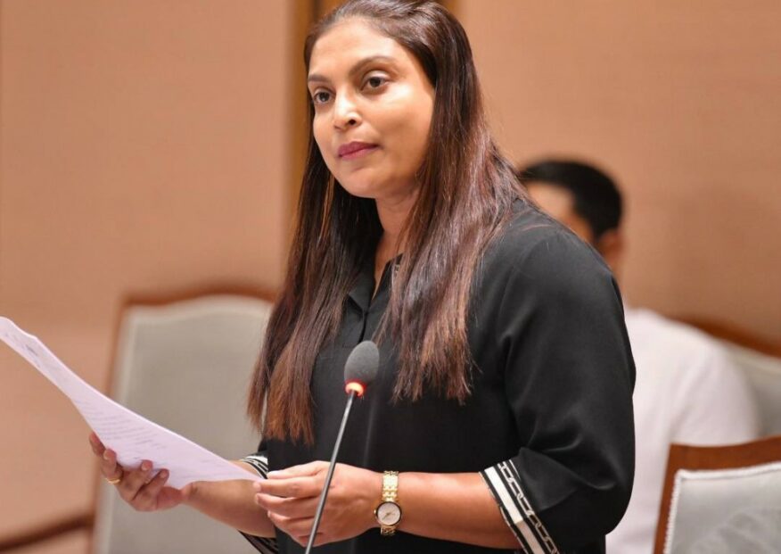 ސްކޫލު ތެރޭގައި ނަމާދު ކުރުމަކީ ހަރުކަށި ފިކުރުގެ ކަމެއް ކަމަށް ނުބަލަން: އެޑިއުކޭޝަން މިނިސްޓަރ