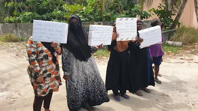 ޕަބްލިކް ވަރކްސް ސައިޓަށް ހިލަވެލި ބަދަލުކުރާ މައްސަލައިގައި ދަނޑެކޮނޑޭ ރައްޔިތުން މުޒާހަރާކުރަނީ