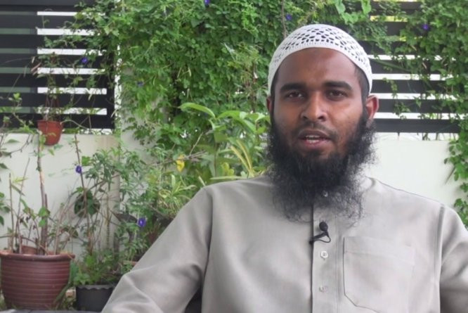 ގަބުރު ހުރެގެން ނަމާދު ނުކުރެވޭ ތަނެއްގައި ނިދުންވެސް ހަރާމް: ޝެއިޚް ނިޝާން