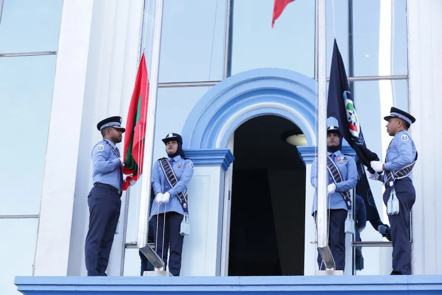 މީސްމީޑިޔާގައި ދައުރުވާ ވީޑިއޯތަކާއި ގުޅިގެން ފުލުހަކު ސަސްޕެންޑްކޮށްފި