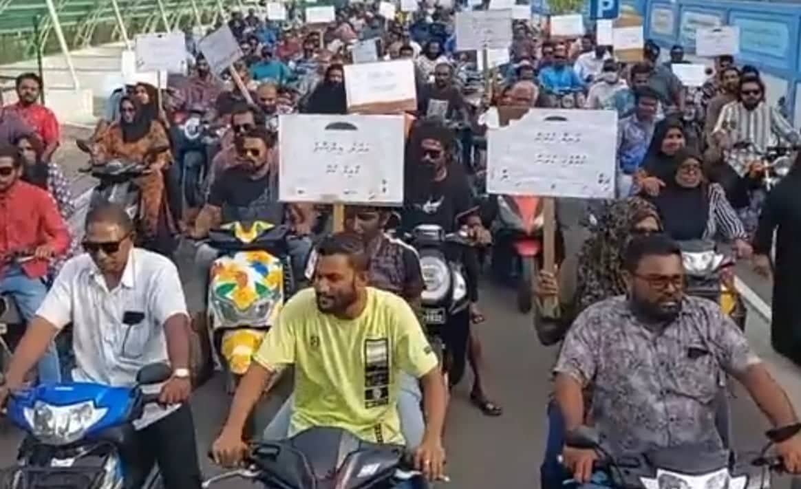 ޒުވާނަކަށް އިންސާފް ހޯދުމަށް ވިލިނގިލީ ރައްޔިތުން ނުކުމެއްޖެ