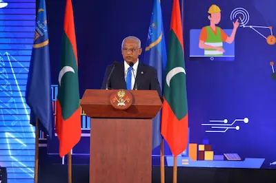 ކަސްޓަމްސްގެ މުވައްޒަފުންނަށް ފްލެޓާއި ހެލްތް އިންޝުއަރެންސް ދެއްވާނެ ކަމަށް ރައީސް ވިދާޅުވެއްޖެ