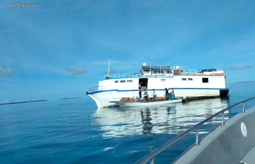 އައްޑުއަށް ދަތުރު ކުރަމުން ދިޔަ ބޯޓެއް ފަރަށް އަރައިފި