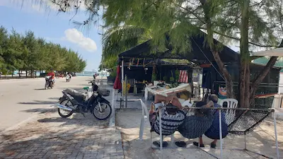 އަސާސީ ޙައްޤުތަކަކުން މަޙްރޫމްވެ, ދަތި ޙާލުގައިވާ ވިޔަފާރިވެރިން ތަކެއް ތިނަދޫގައި