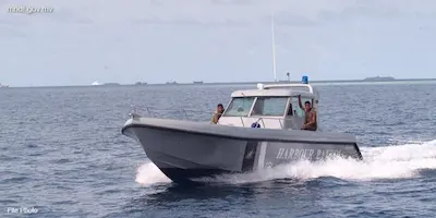 މުދާ ހިފައިގެން ދަތުރުކުރަމުންދިޔަ ދޯންޏެއް ފަރަށް އަރައިފި