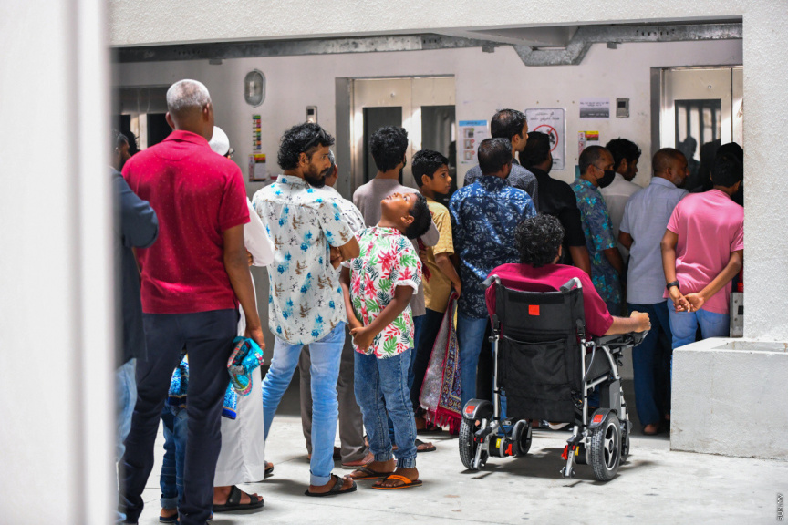 ނުކުޅެދުންތެރިކަން ހުންނަ ކުއްޖަކު ހިޔާފުލެޓް ލިފްޓް ކިޔޫ ގައި އެތައްއިރެއް !