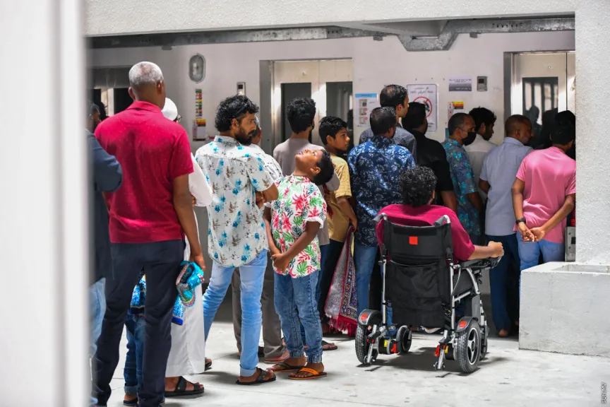 ނުކުޅެދުންތެރިކަން ހުންނަ ކުއްޖަކު ހިޔާފުލެޓް ލިފްޓް ކިޔޫ ގައި އެތައްއިރެއް !