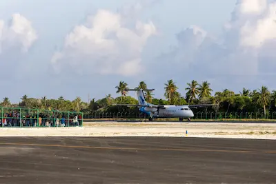 އިއްޔޭ އިހެމުން ހޮޅުވޫ! އަދެ  މިޖެހުންނޫ ރޮންނަން!