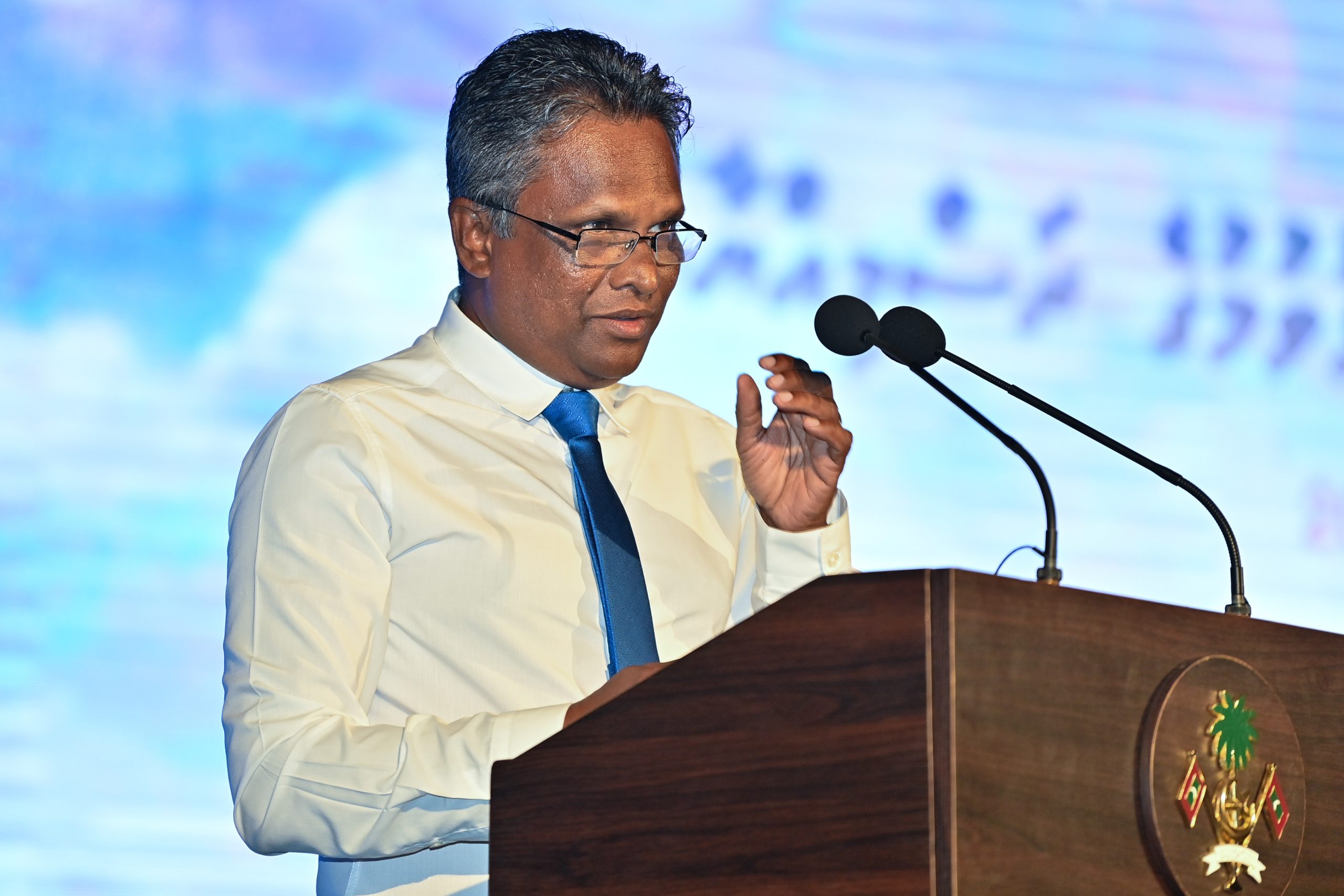 ރައްޔިތުންގެ މޫނުމަތިން ހިނިތުންވުމެއް ނުފެނޭ: އާޒިމް
