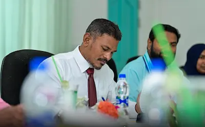 އޭސްއެމްއެޗް ގެ ބޯޑުން ތިނަދޫގެ ރައީސް ވަކިކުރުމަށް ޤަރާރެއް ފާސްކޮށްފި!