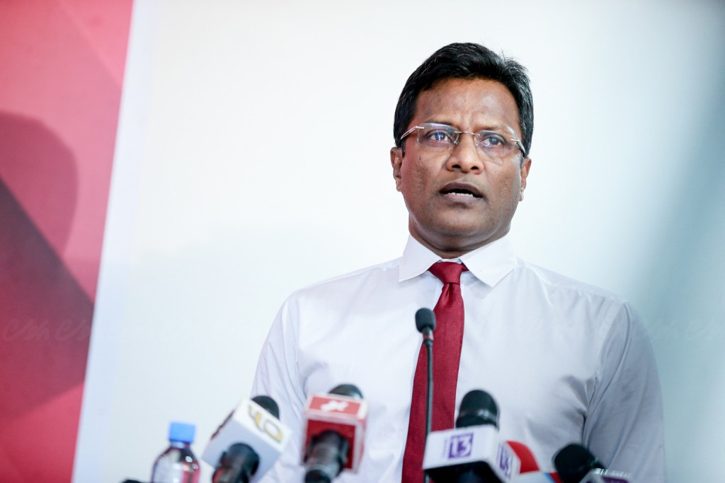 އެހެން ބޭފުޅުންގެ ފަހަތަށް އެރުމުގެ ވިސްނުމެއް ނެތް، އަޅުގަނޑުގެ ފަހަތަށް އަރާނަމަ މަރުޙަބާ ކިޔާނަން – އުމަރު
