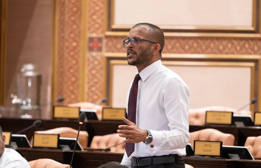ސަރުކާރުން މުސާރަ ބޮޑުކުރިޔަސް ރައްޔިތުންގެ ދިރިއުޅުމުގެ ޙާލަތު ރަނގަޅެއްނުވޭ: ޔާސިރު