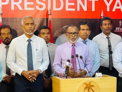 ދަޢުލަތުގެ އިސްވެރިން ރައީސް އޮފީހަށް ހާޒިރުކުރީ ބަންދުތެރޭގައި ރައީސް ޔާމީނަށް އަނިޔާދޭން: އިދިކޮޅު
