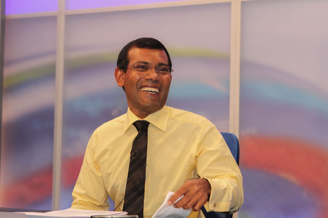 ރައީސް ނަޝީދު މުރައިދޫ ގެއިން ނުކުންނަވަނީ
