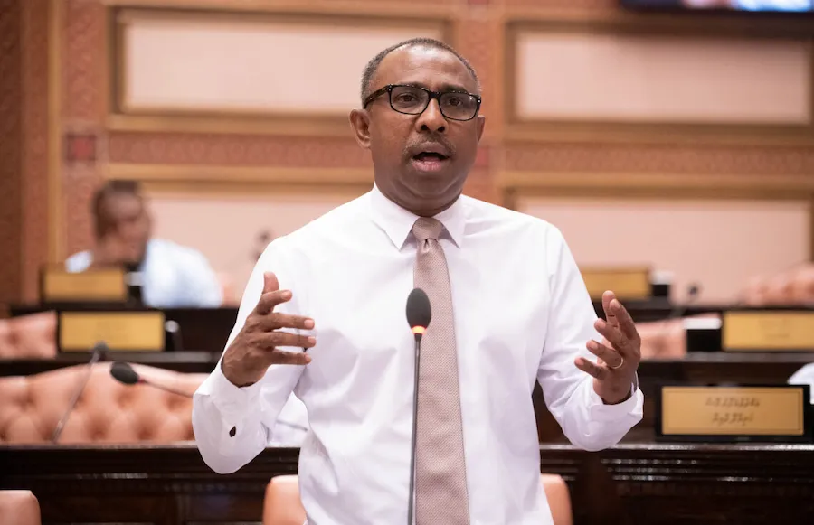 އާޒިމް ސަރުކާރަށް: ތިޔަ އުޅެނީ ގޯތިލިބިގެން އުފަލުން ރޮވުނު ފަރާތްތައް މޮޔަކޮށްލަންތޯ