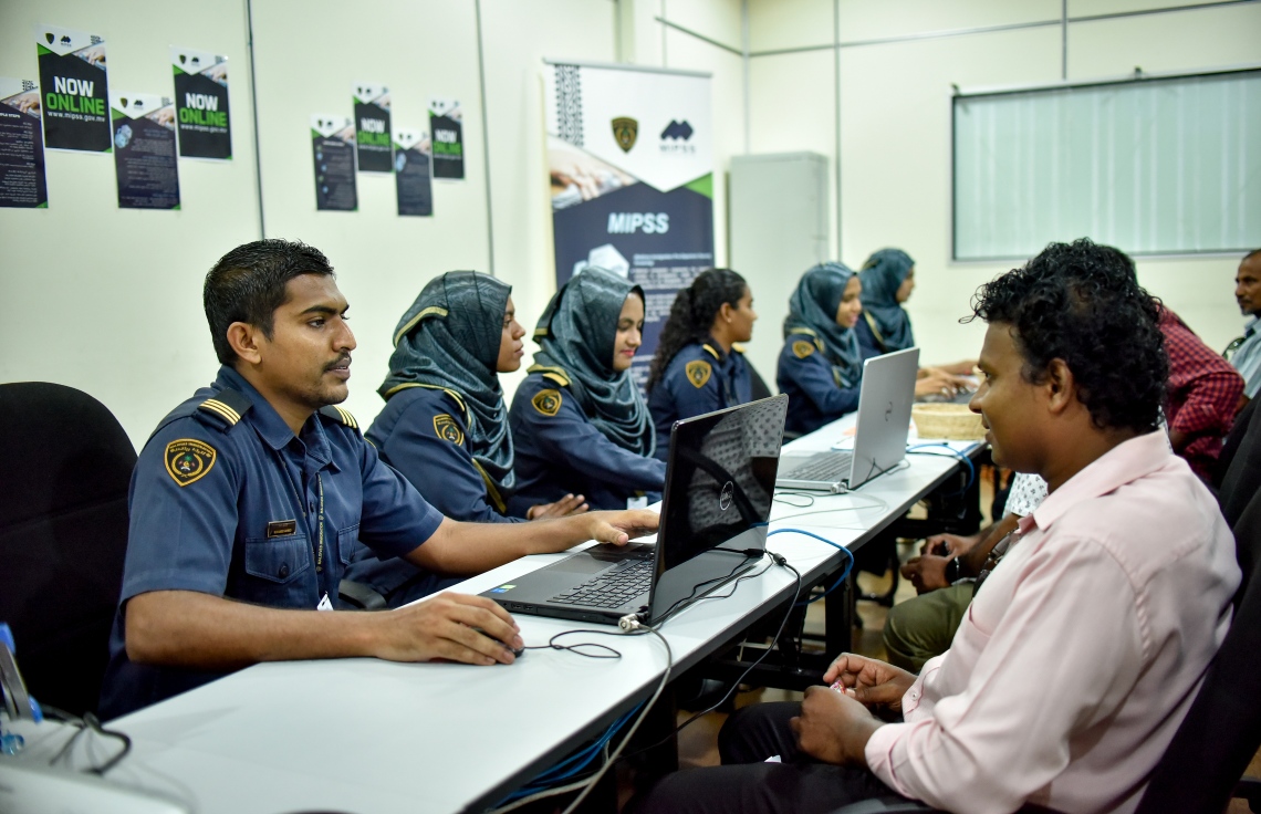 އިމިގްރޭޝަންގެ ހިދުމަތް ރޭގަނޑު 9 އާ ހަމައަށް ދޭން ނިންމައިފި