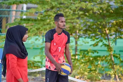 ރަތަފަންދޫ ގައި ރަށުން ބޭރަށް ހުޅުވާލައިގެން ވޮލީ މުބާރާތެއް ބާއްވަނީ