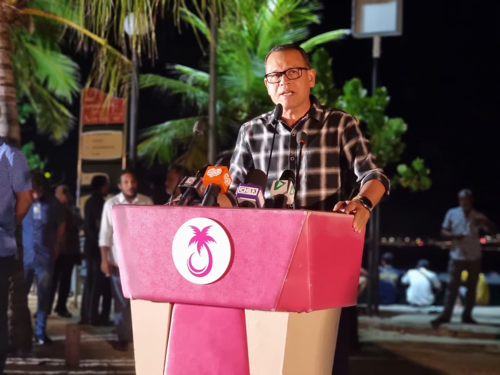 ރައީސް ޞޯލިހަކީ މުސްލިމް ޤައުމެއްގެ ވެރިޔަކަށް ބަހައްޓަން ހެޔޮވާވަރު މީހެއްނޫން: އާދަމް ޝަރީފް