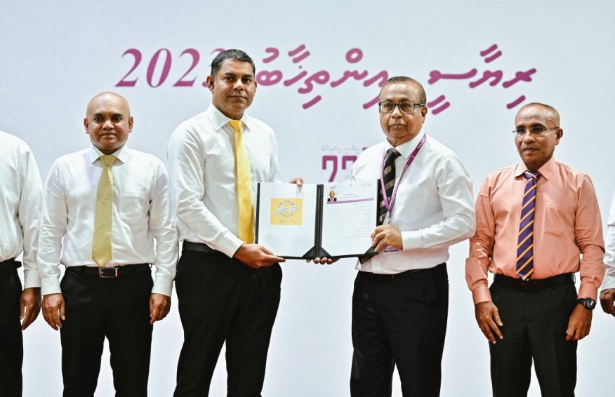 ރައީސް ޞޯލިހްގެ ކެންޑިޑެސީ ފޯމް އީސީއަށް ހުށަހަޅުއްވައިފި
