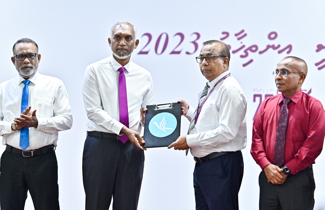މުޢިއްޒުގެ ކެންޑިޑެސީ ފޯމް އީސީއިން ބަލައިގެންފި