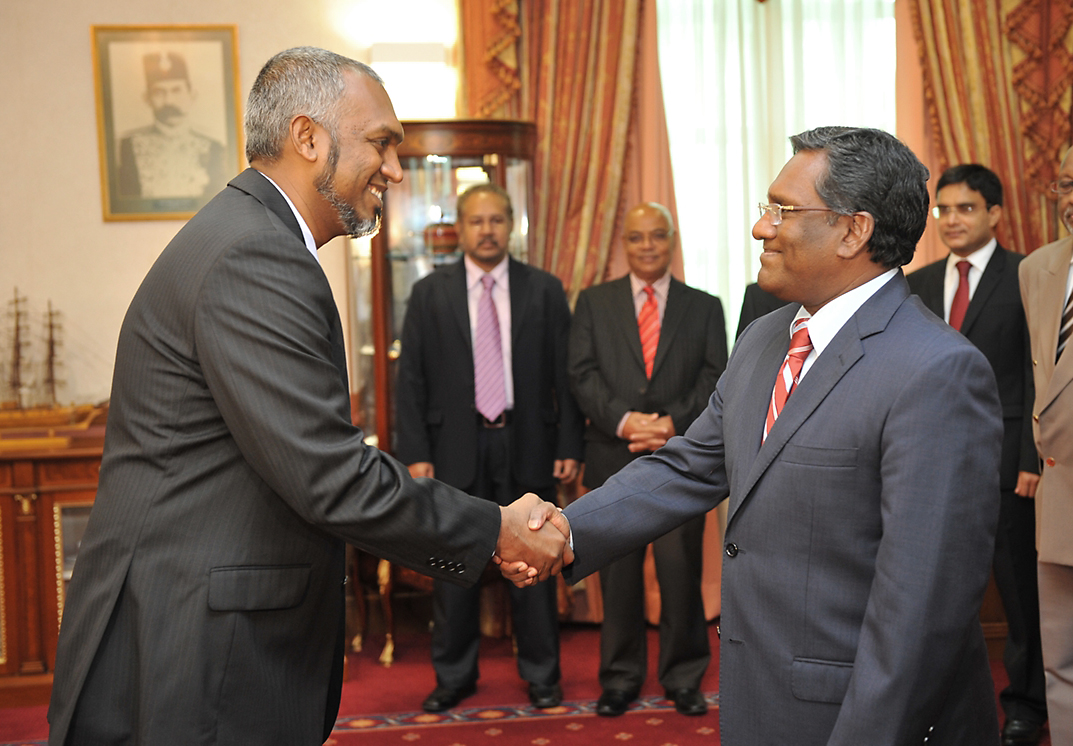 ކުރީގެ ރައީސް ޑރ. ވަހީދުގެ ތާއީދުވެސް ޑރ. މުޢިއްޒުއަށް!