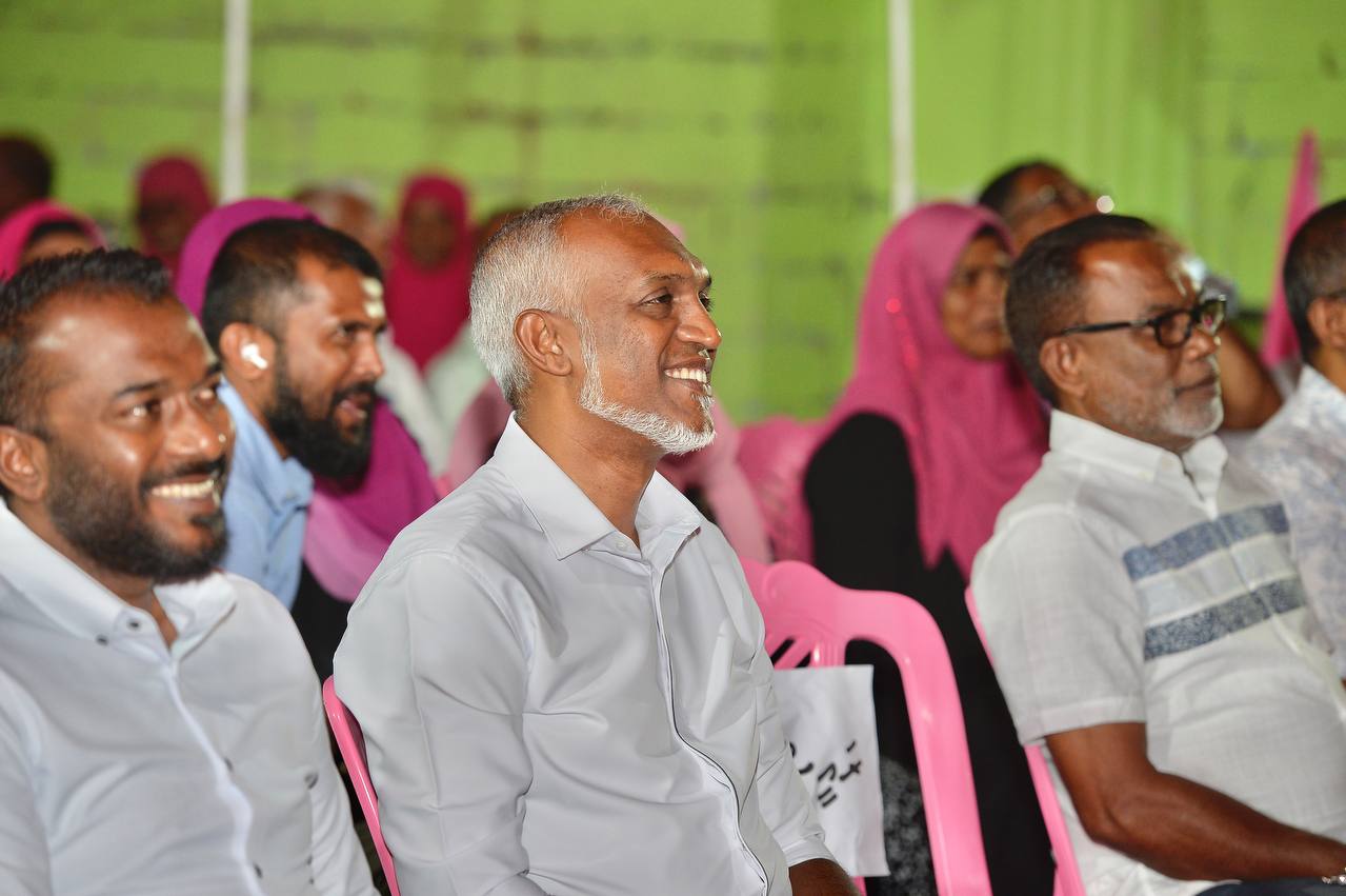 ޑރ. މުޢިއްޒުގެ ވެރިކަމެއްގައި 1000 ނިކަމެތިން ހިލޭ ޙައްޖަށް!