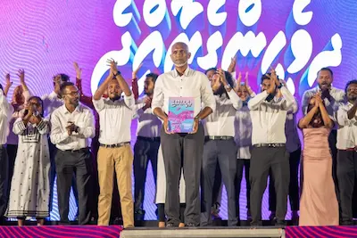 ޑރ. މުއިއްޒުގެ މެނިފެސްޓޯ – ގެދޮރުގެ ޔަގީން ކަމާއިއެކު، ހިތްފަސޭހަކަން