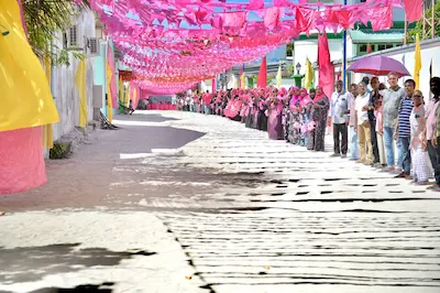 ހޫނު މަރުހަބާއާއި އެކު މިލަންދޫއަށްް މުއިއްޒު ދެއްވީ އެއާޕޯޓެއްގެ އުފާވެރި ހަބަރު