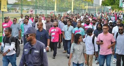 އުފާވެރި އަމާން ރާއްޖެއަކަށް “ދިވެހީންގެ ރާއްޖެ” ހެދުމަށް ހުވަދޫ ރައްޔިތުން ތިބީ ހާސް ކަނޑަލާ, ހަމަ ޖެހިގެން !