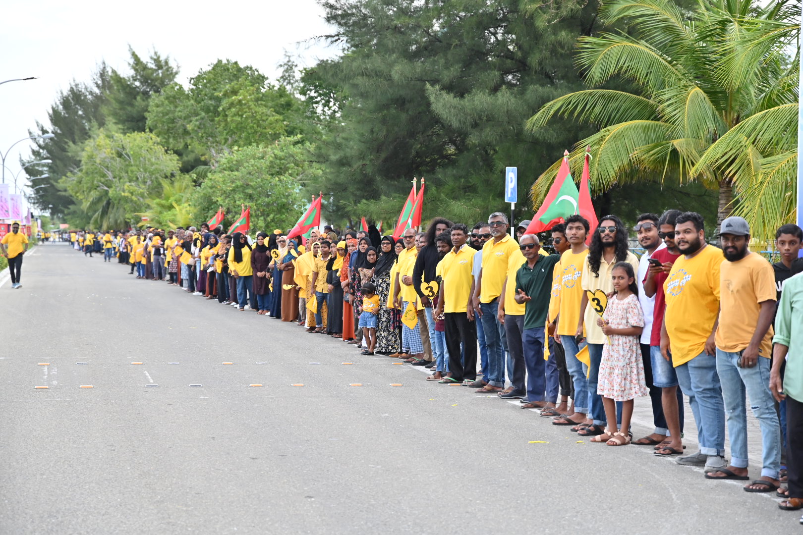 އަތޮޅުތެރެއިން 600 އަށްވުރެ ގިނަ މީހުންނާއިއެކު، ތިނަދޫއިން ރައީސް އަށް މަރުޙަބާ ދަންނަވައިފި