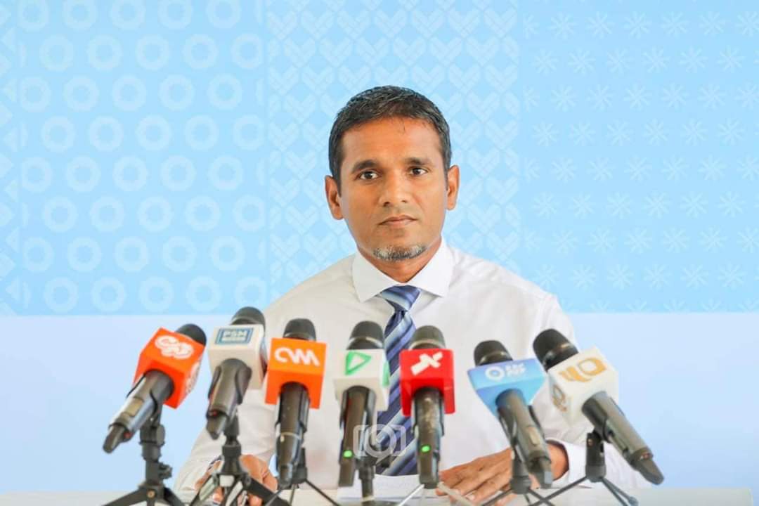 މިއީ ރާއްޖޭގެ ވެރިކަމުގެ ނިޒާމު ބަދަލުކުރުމާ ގުޅޭ ގޮތުން ރައްޔިތުންގެ ފެންނަ ނުފެންނަ ވޯޓަކަށް އަހަންވީ ވަގުތު – ދަ ޑިމޮކްރެޓްސްގެ މަޖިލިސް މެންބަރުން
