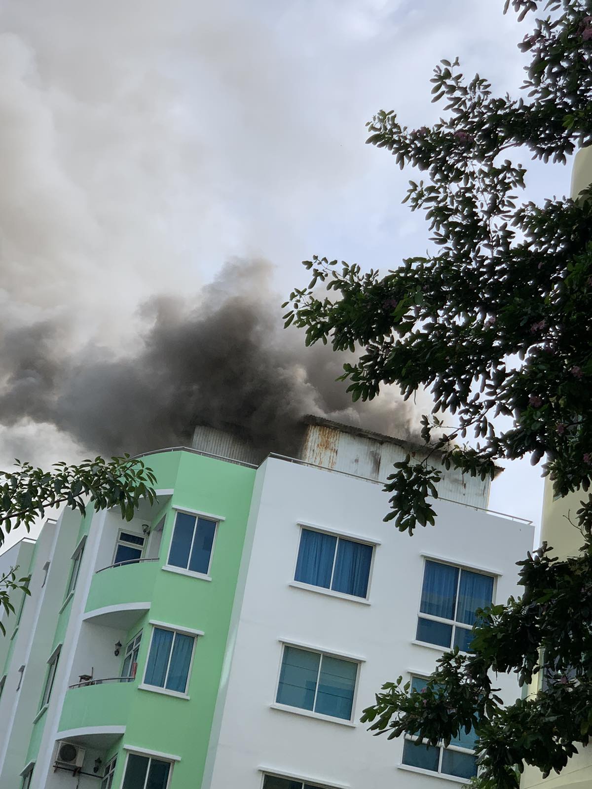 ހުޅުމާލެ ގެއެއްގެ ޓެރެސްގައި އަލިފާނުގެ ހާދިސާއެއް ހިނގައިފި