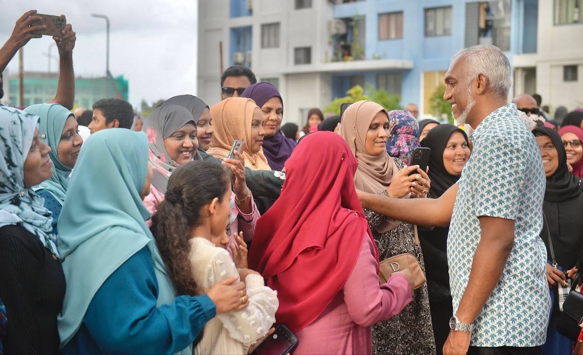 ޑރ މުއިއްޒު ކެމްޕެއިން ސަޕޯޓަރުުންނާއިއެކު މާބޮޑަށްވެސް ގަދަކޮށް!
