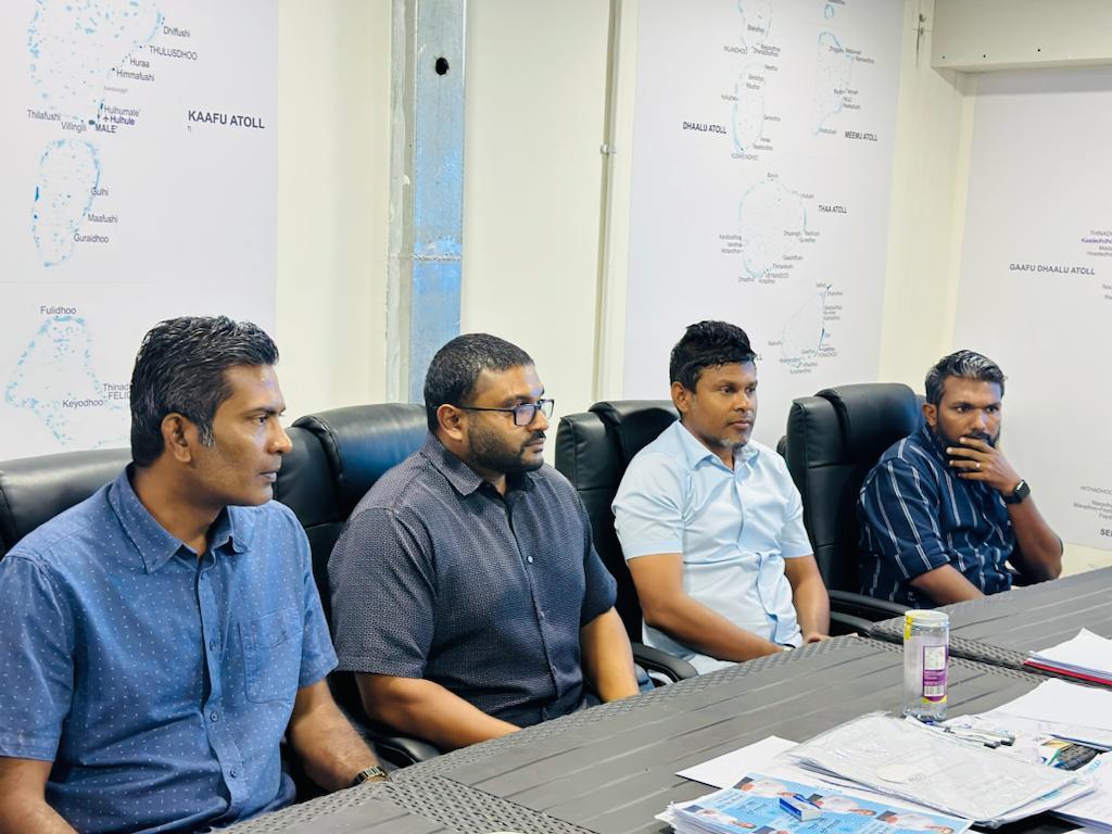 ޑިމޮކްރެޓްސްގެ އެޓޯލް ކޯޑިނޭޓަރުންނާއި، ގިނައަދަދެއްގެ މެމްބަރުން މުއިއްޒު އެންޑޯޒްކޮށްފި