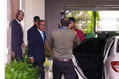 ރައީސް ސޯލިހުއާއި، ރައީސް ނަޝީދު ބައްދަލުކުރައްވައިފި