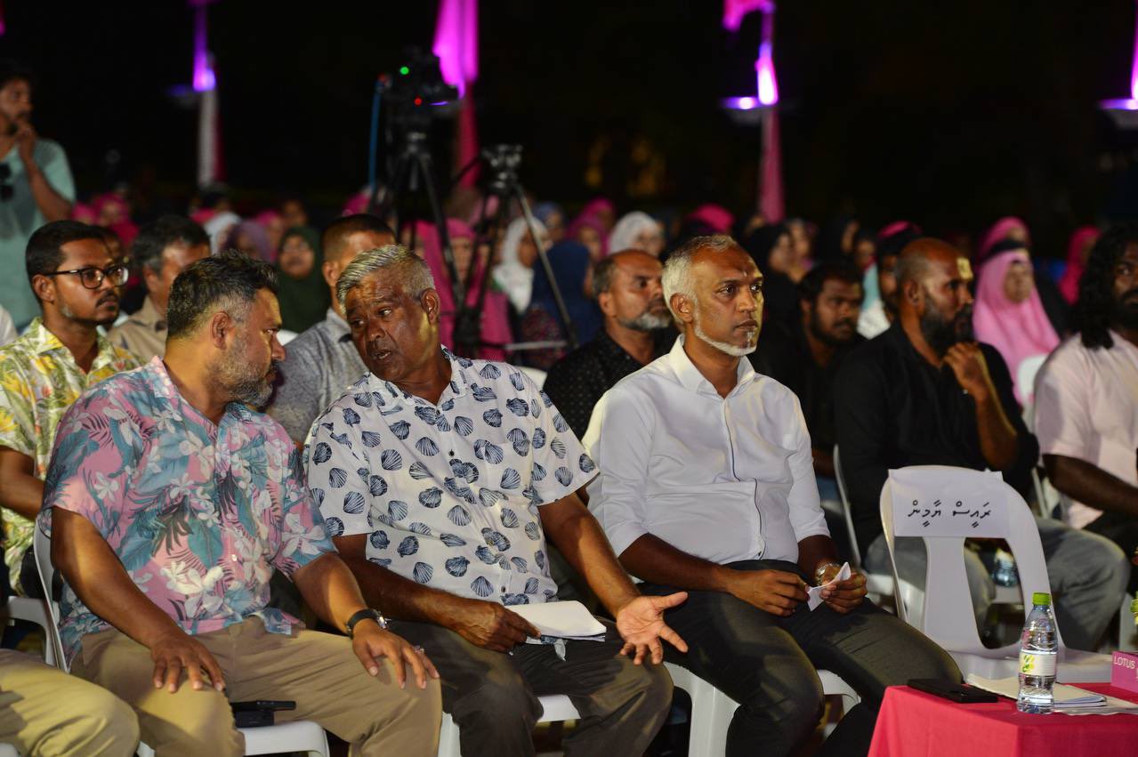 ޑރ މުއިއްޒުއަށް ތާއީދު ކުރި ސަރުކާރުގެ މަގާމުތަކުގައި ތިއްބެވި ގިނަ ބަޔަކު ވަކިކޮށްފި