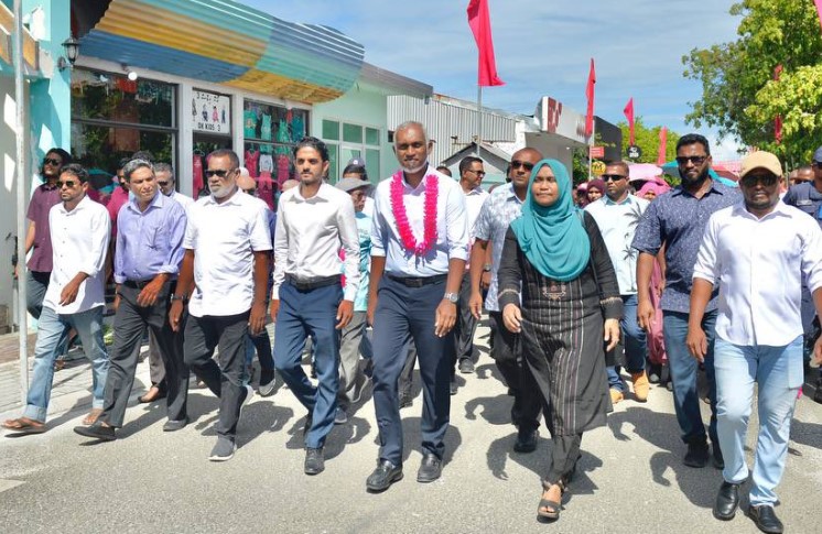 ތިނަދޫ ސިޓީ އަށް އުފާވެރިކަން، ޑރމުއިއްޒުގެ ވެރިކަމުގައި 1،000 ހައުސިން ޔުނިޓް