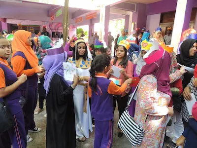 ރެޔާދުވާ ދަރިވަރުންނަށްޓަކައި ގުރުބާންވާ ޓީޗަރުންނަށް އެންމެ ދުވަހަކު ދޭ ޝުކުރަކުން، ސާބަހަކުން އަގު ވަޒަން ކުރެވޭބާ!