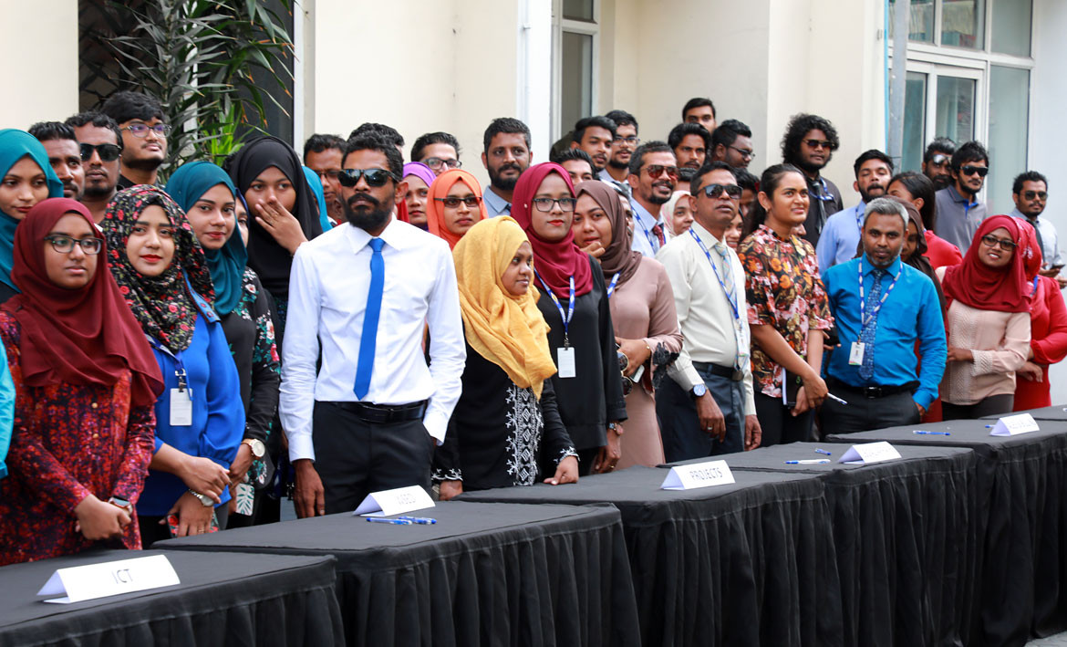 ފެނަކާގެ މުވައްޒަފުންގެ އަދަދު 7300 އިން މައްޗަށް