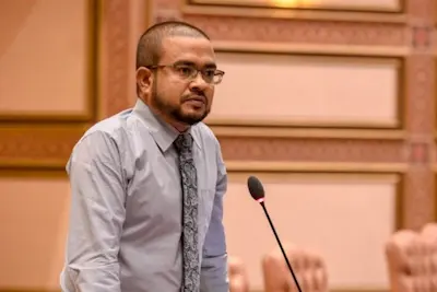 މުއިއްޒު ހުވާކުުރުމުގެ ރަސްމިއްޔާތަށް ހުރަސްއެޅުމަށް މަސައްކަތް ކުރަމުންދަނީ ރައީސް ނަޝީދު: މެމްބަރު ނިހާދު