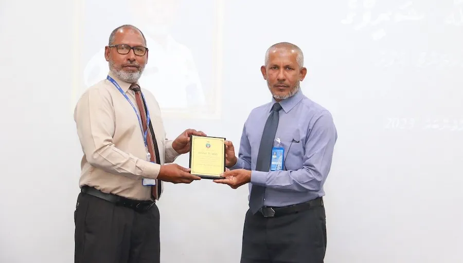 ކޮމިޝަނާ ޖެނެރަލް އޮފް ކަސްޓަމްސް ޝަރީފް ރިޓަޔާކުރައްވައިފި