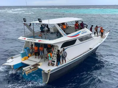 ބޮޑެތި ފައިބަރު ދޯނި ކަނޑުމައްޗަށް މެދުން ބިންދައިގެން ދިޔުން- ސީރިއަސް މައްސަލައެއް!
