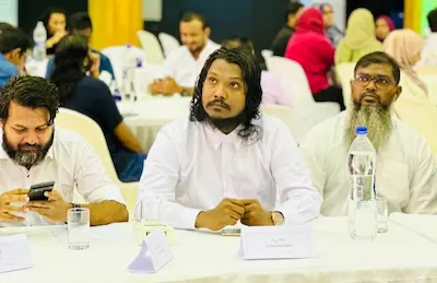ނޫސްވެރިންގެ ކަންބޮޑުވުންތައް ޑރ މުއިއްޒު އާއި ހިއްސާކޮށްފި